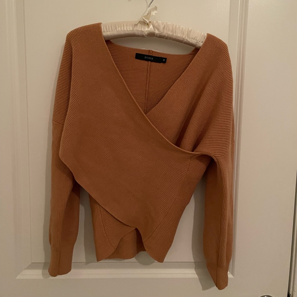 Zara Women's V-Neck Sweater in Warm Tan